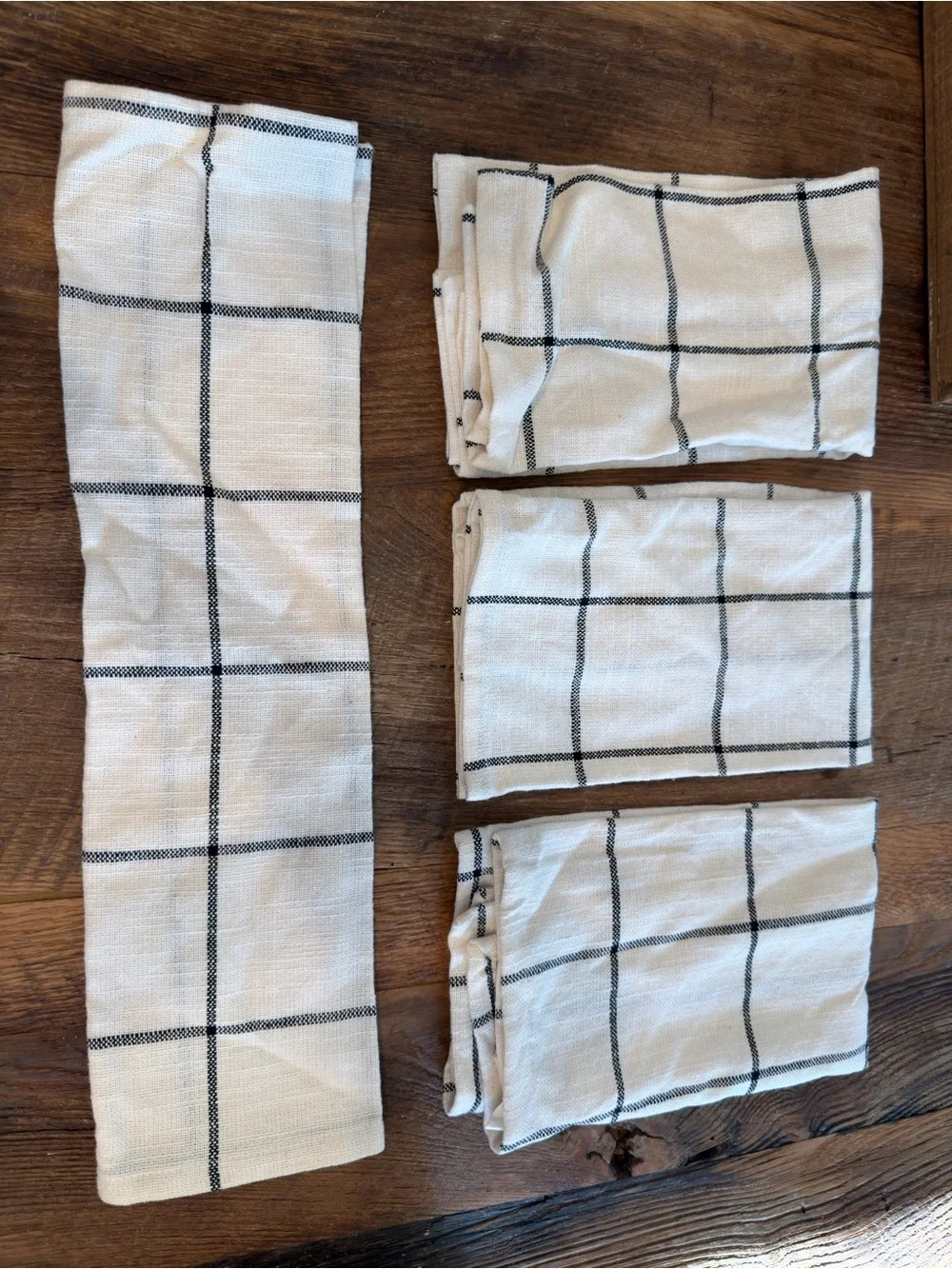 Fabric table linens napkin set of 4 large plaid design like new